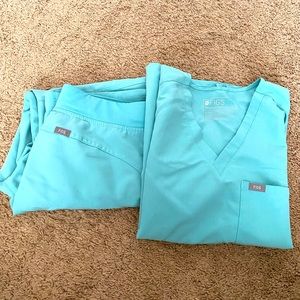 Medium Figs Scrub Set